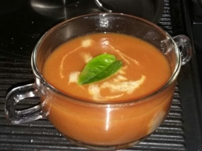 Paprika-tomatensoep met een vleugje sinaasappel